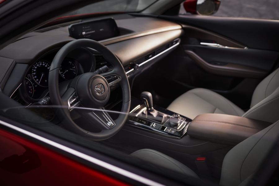 Интерьер Mazda CX-30 2019 года  (WW) (фото 14 из 40)